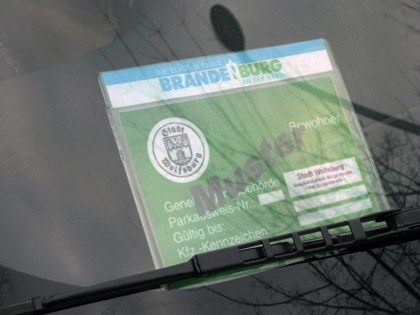 Halterung mit Parkausweis - für Behinderte Schwerbehinderte orange