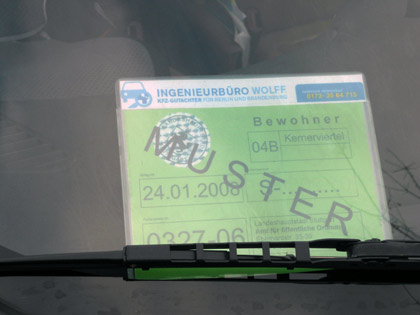 Halterung für Ihren Parkausweis - Schutzhülle für Anwohner Bewohner  Behinderte oder Handwerker Parkausweise